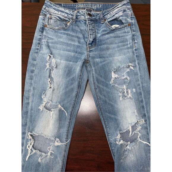 American Eagle Stretch Button Fly Tomgirl Distressed Jeans Size 2 - Picture 2 of 10